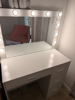 White Makeup Vanity Desk with Lighted Mirror