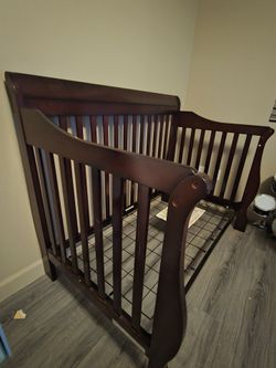 Free Toddler bed/ crib