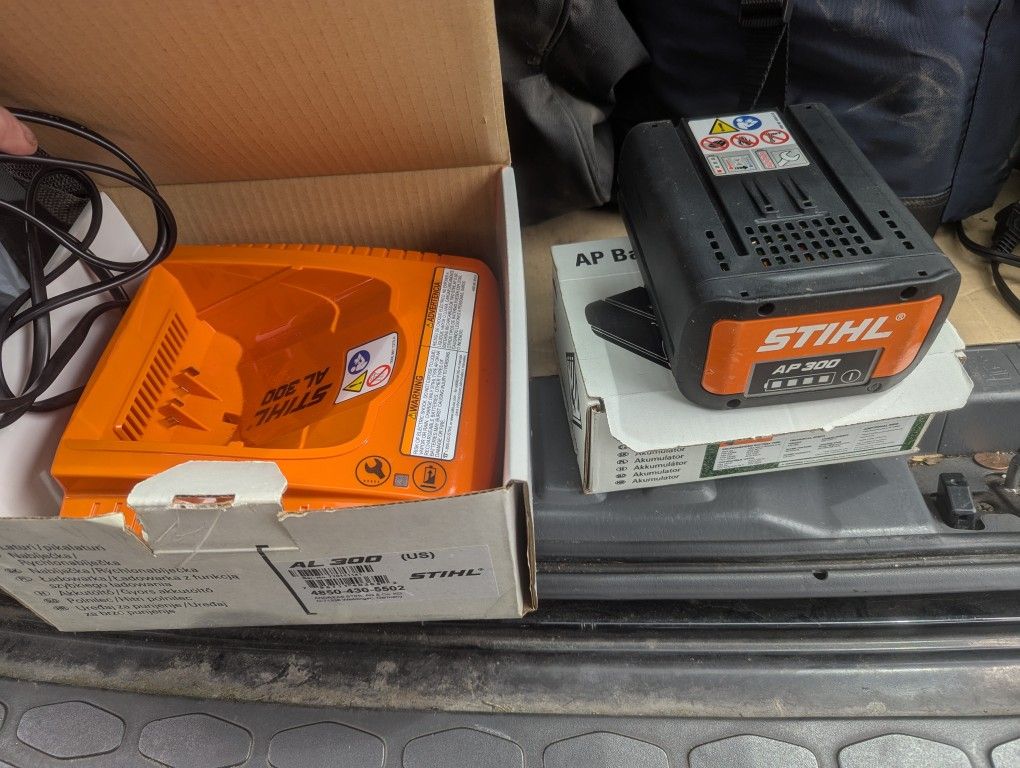 !! STIHL BATTERY & CHARGER COMBO !!