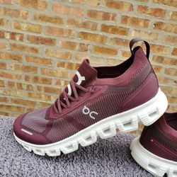 On Women's Cloud 6 Versa US Size 8.5 Mulberry  / White  Color Store Display 