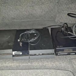 Two ps4s one Xbox one