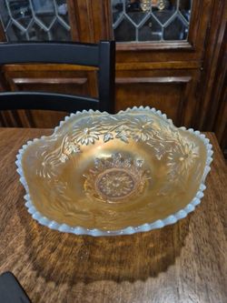 Westmoreland daisies glass bowl