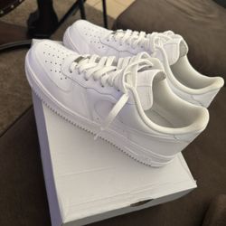 New All White Air Force 1’s With Box