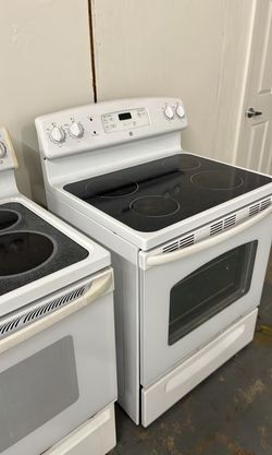 GE Glass-Top Electric Range – 30in White, SmoothTop