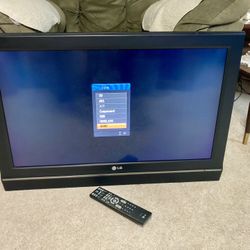 LG 32 Inch HDTV with Remote (no stand)