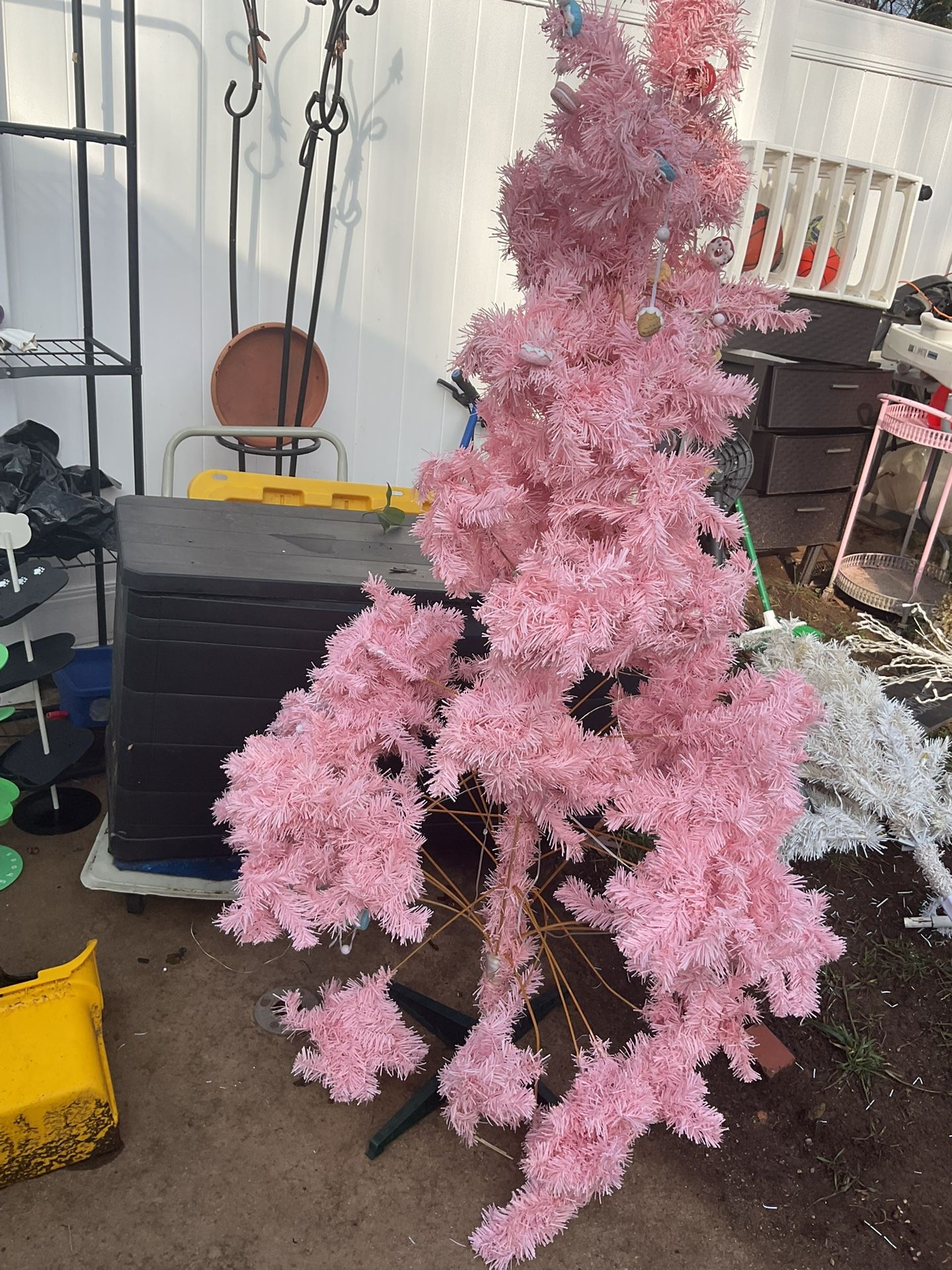 A Beautiful, 5ft Pink Christmas Tree For Any Room, Children Or Young Adults (NO SHIPPING)