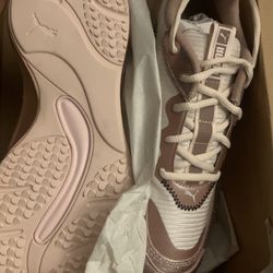 Tennis Shoes  Puma