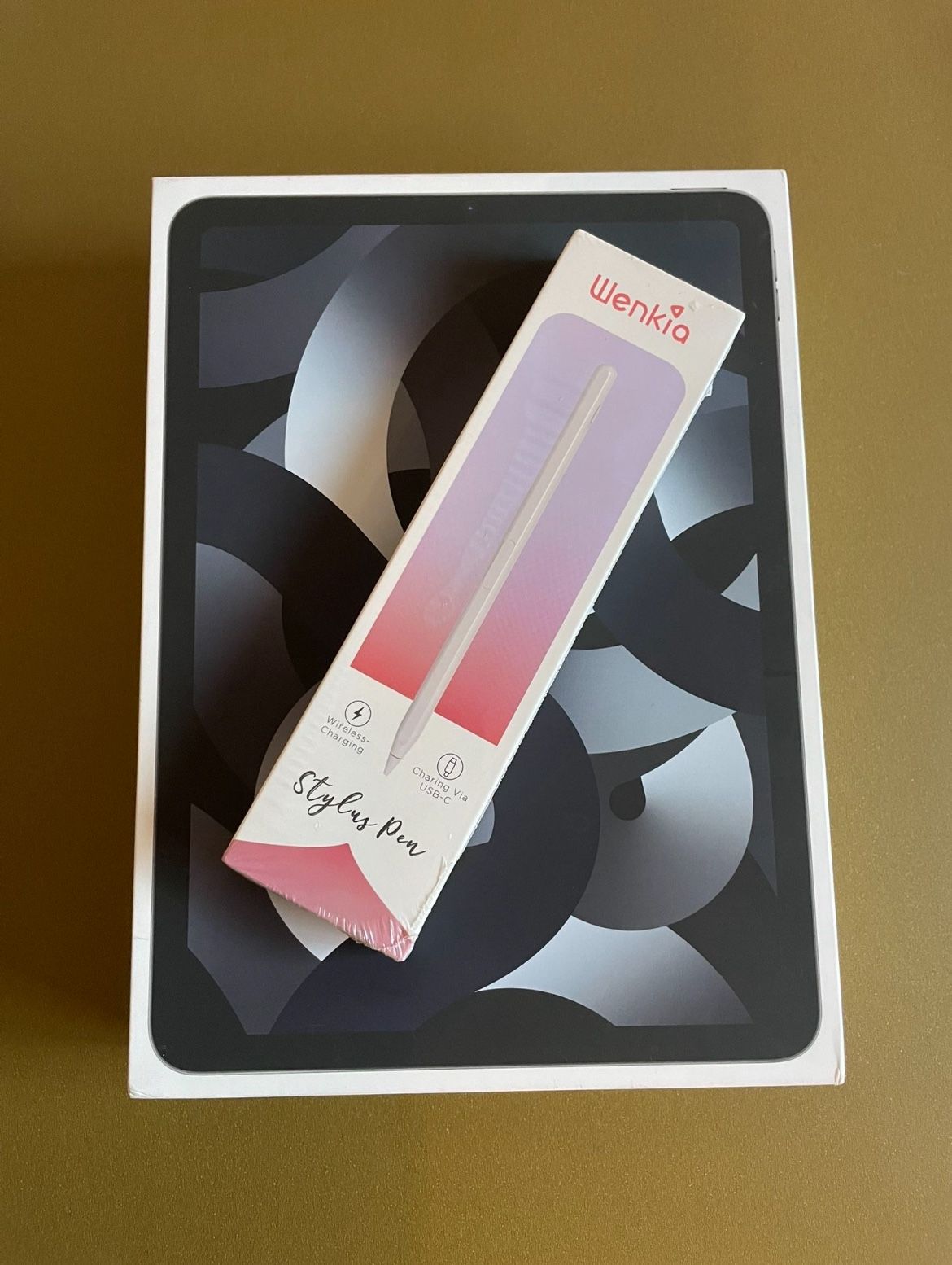 Apple iPad Air 5th Generation (M1 Chip) 64GB with Box, Pen And Keyboard