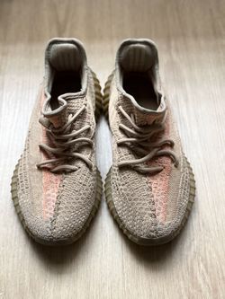 Yeezy 350 tau