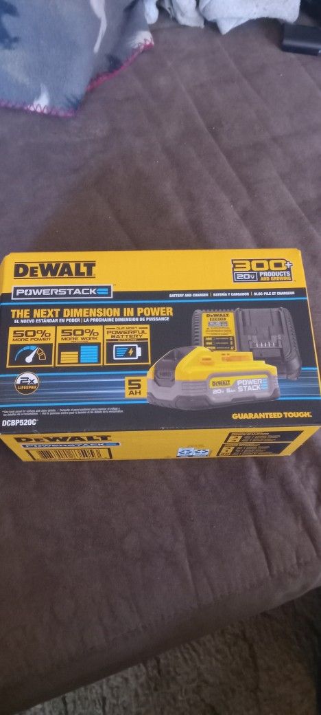 Dewalt 20v Power Stack 5ah Battery & charger Kit