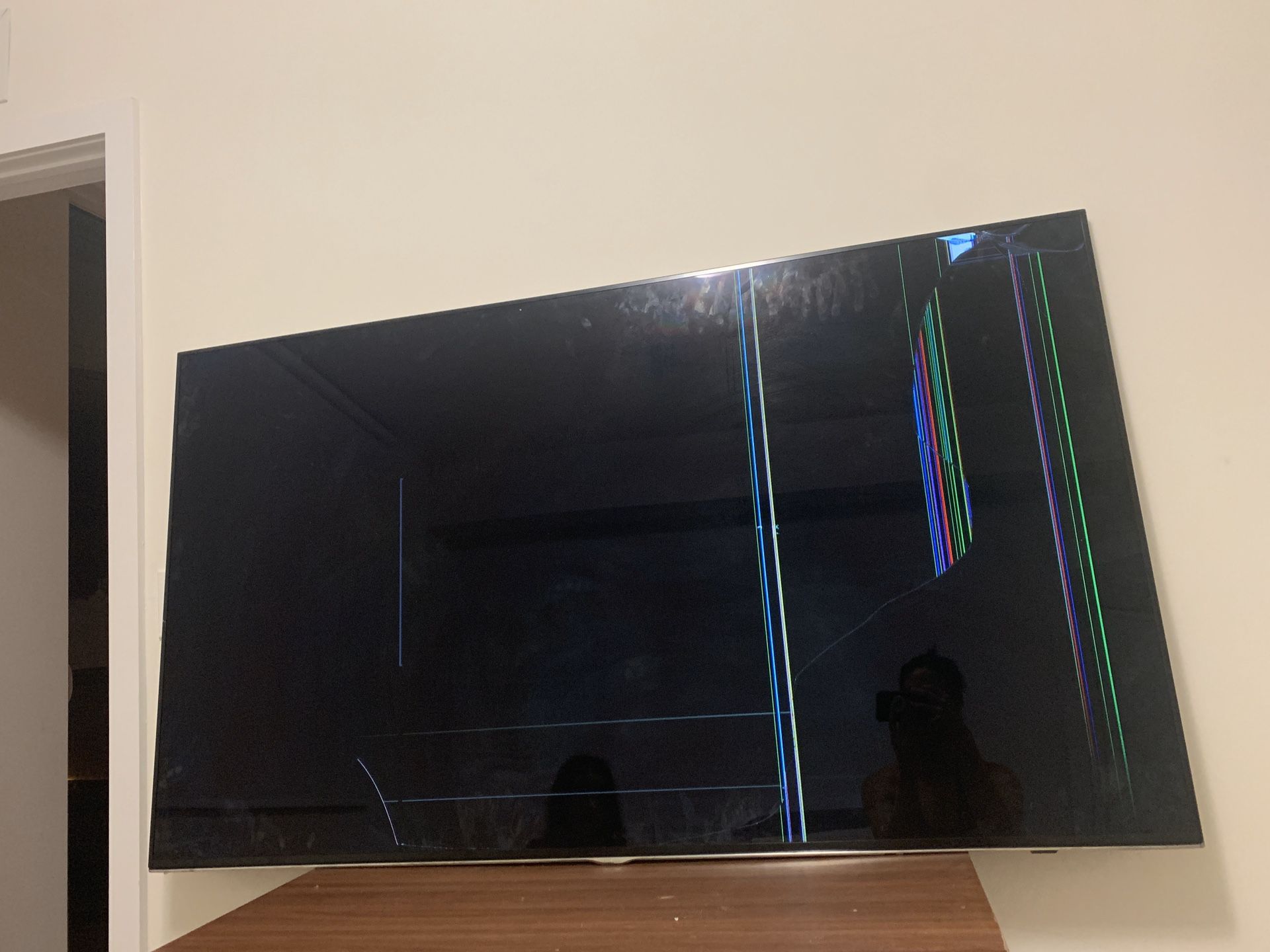 Samsung 60 inch smart tv broken can be used for parts