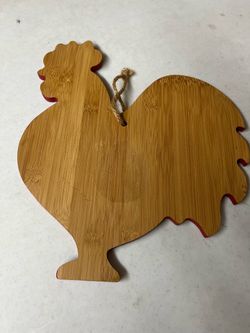 Rooster-Shaped Bamboo Cutting Board $5