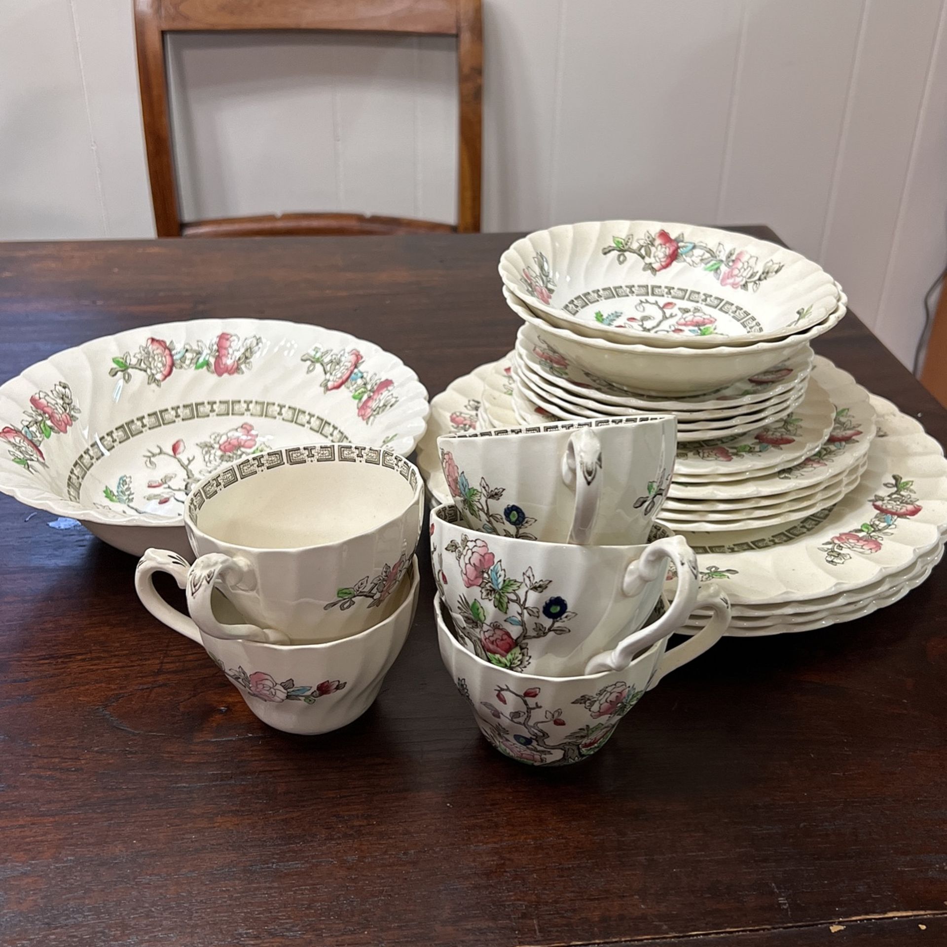 Free Set Plates Mugs 