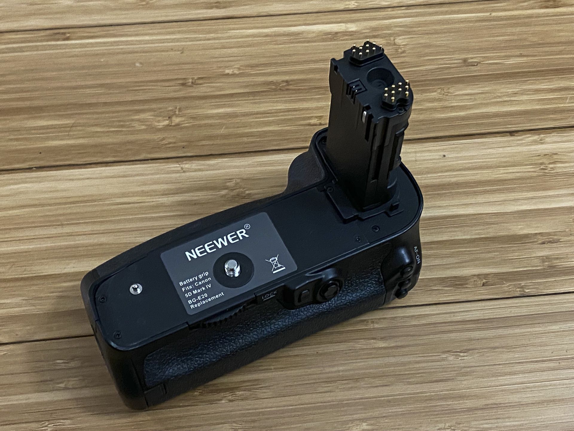 Canon 5D Mark IV Battery Grip (Neewer Brand)