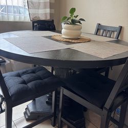 Round Pedestal Dining Table with 4 Seats