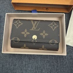 Louis Vuitton 6 keys holder
