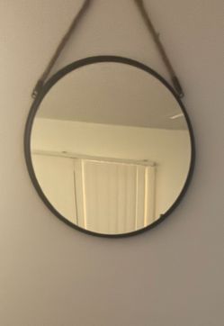 Round Wall Mirror with Rope Strap