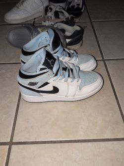 Nikes 6y