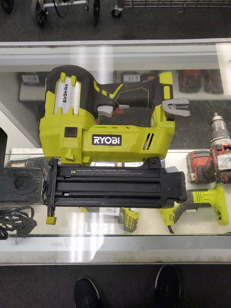 Ryobi 18 Guage Brad Nail Gun With Battery And Charger