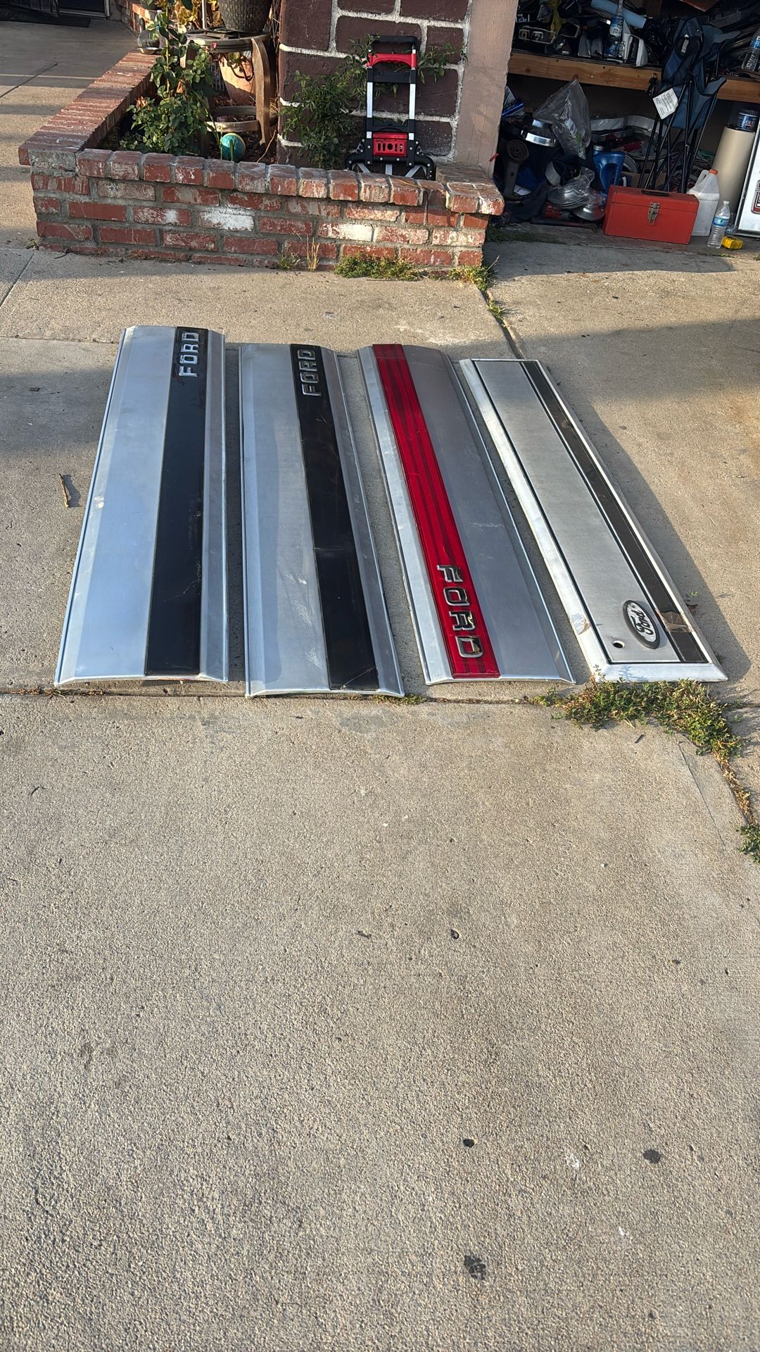 Ford Tailgate Finish Panel Insert