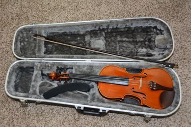 LIKE NEW Yamaha 4/4 Violin With Case & Bow