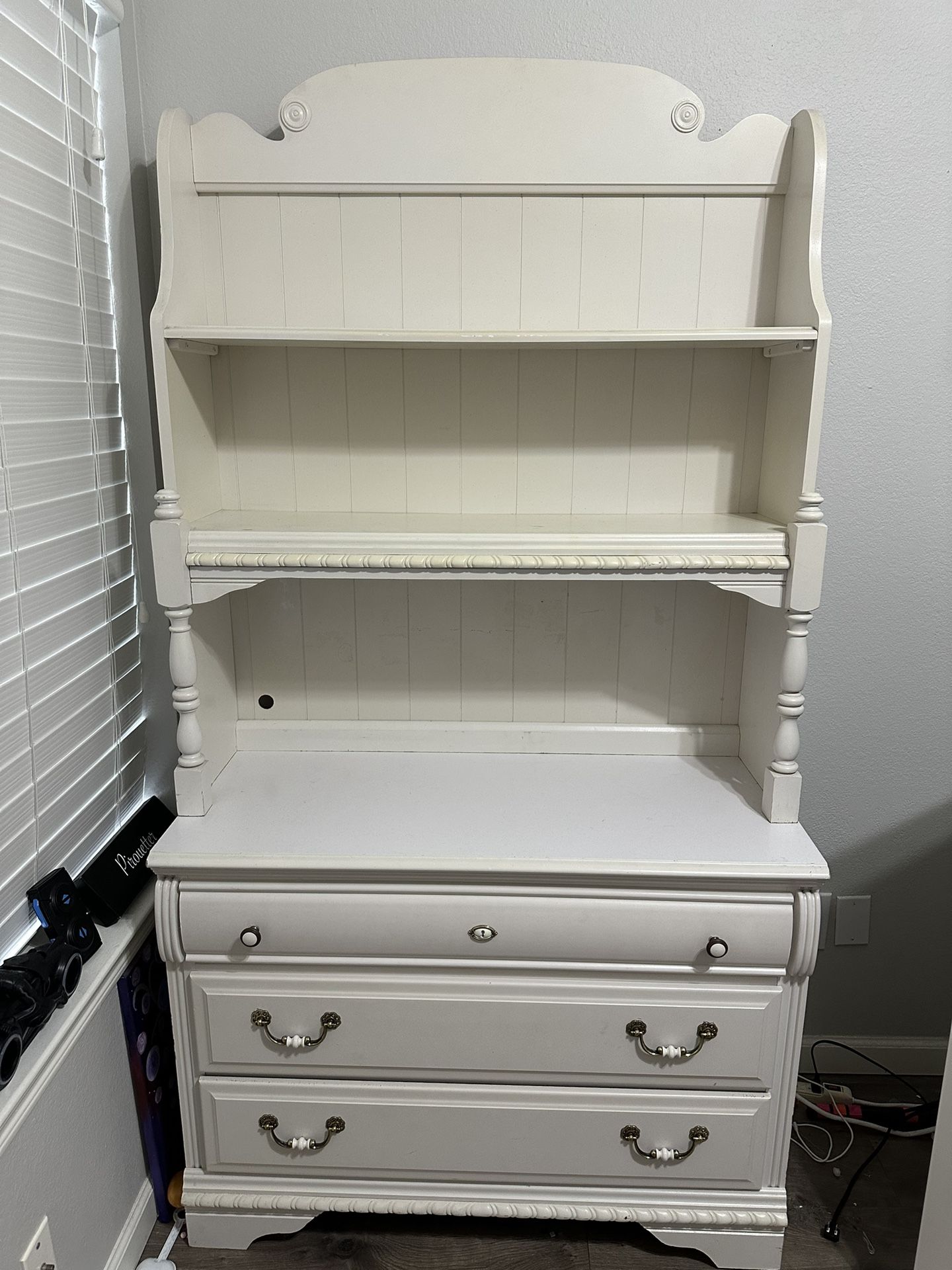 Dresser With Shelf