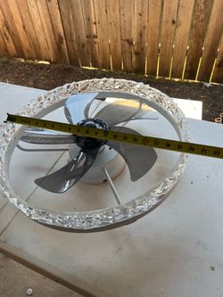 Ceiling fan with light 💡