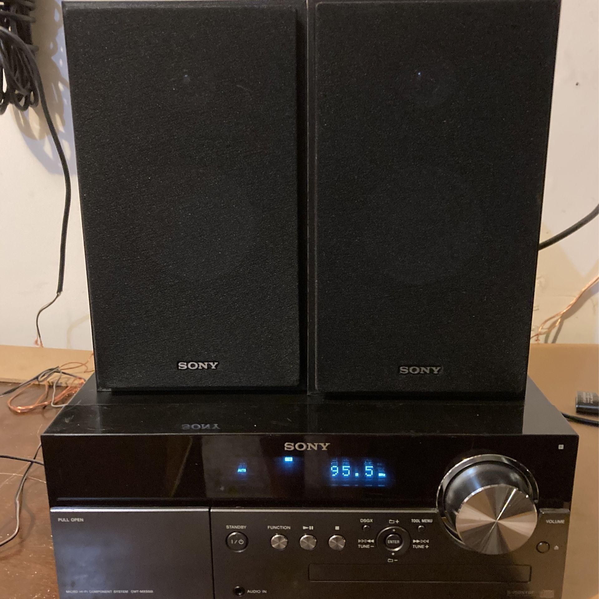 Sony CMT-MX500i Stereo System Receiver W/ Speakers, iPod Dock, CD Player