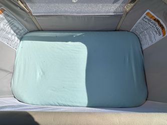 Bassinet- Like new barely used