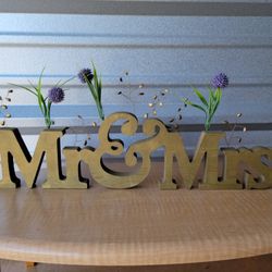 Mr & Mrs Sign