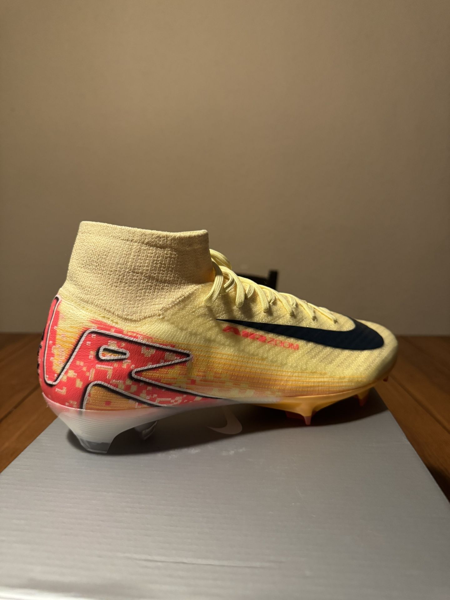 Nike Superfly 10 Kylian Mbappe Pack Size 8.5 men’s 10 Women’s 