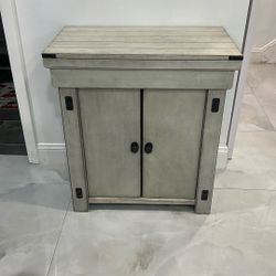 Sideboard/Table 