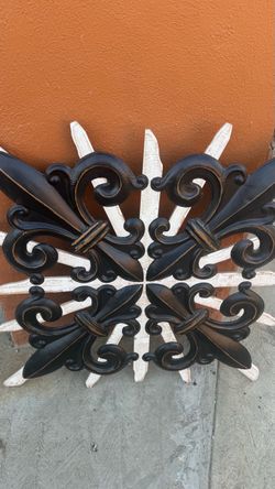 Fleur-de-Lis Wall Decor Medallion