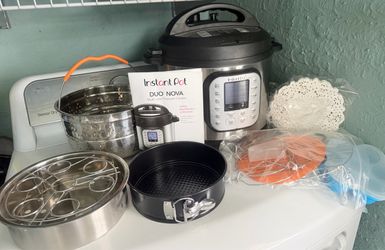 Instant Pot Duo  with Accessories