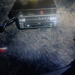 Kenwood Kvt-715 Monitor With Dvd Reciever