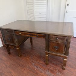 ✨ Like New Ashley Hamlyn Traditional Home Office Desk