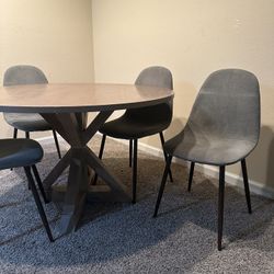 Dining Room table And Chairs 