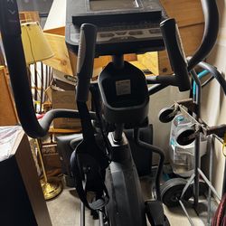 Sole E25 Elliptical Equipment 20 lb flywheel,  20" stride length, 10 programs, 2 user profiles