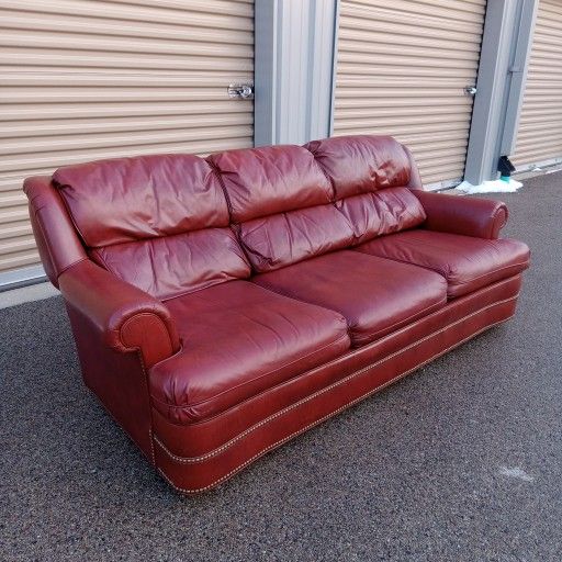 Beautiful Leather Sofa - Excellent Condition - Free Delivery!