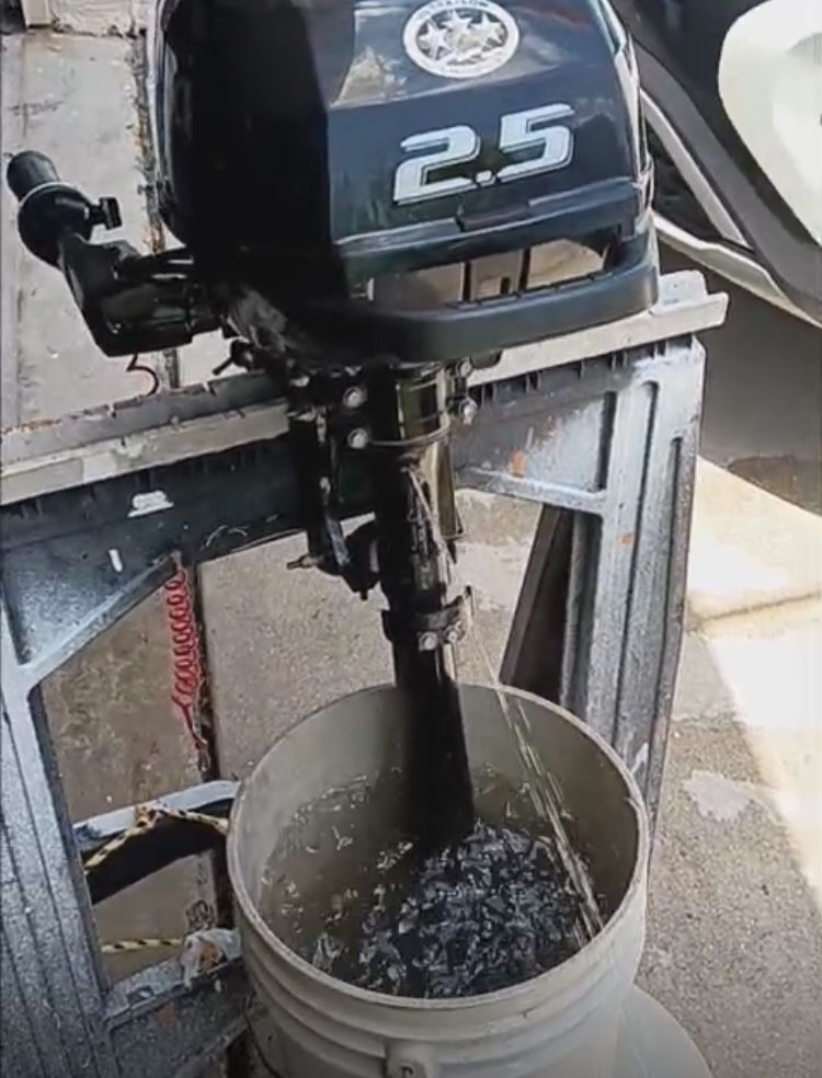 2.5Hp Suzuki 2022 4 Stroke Outboard Motor Hardly Used