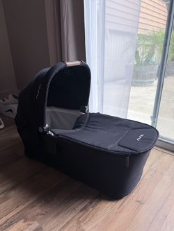 Nuna LYTL bassinet