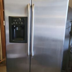 General Electric Stainless Steel Refrigerator 