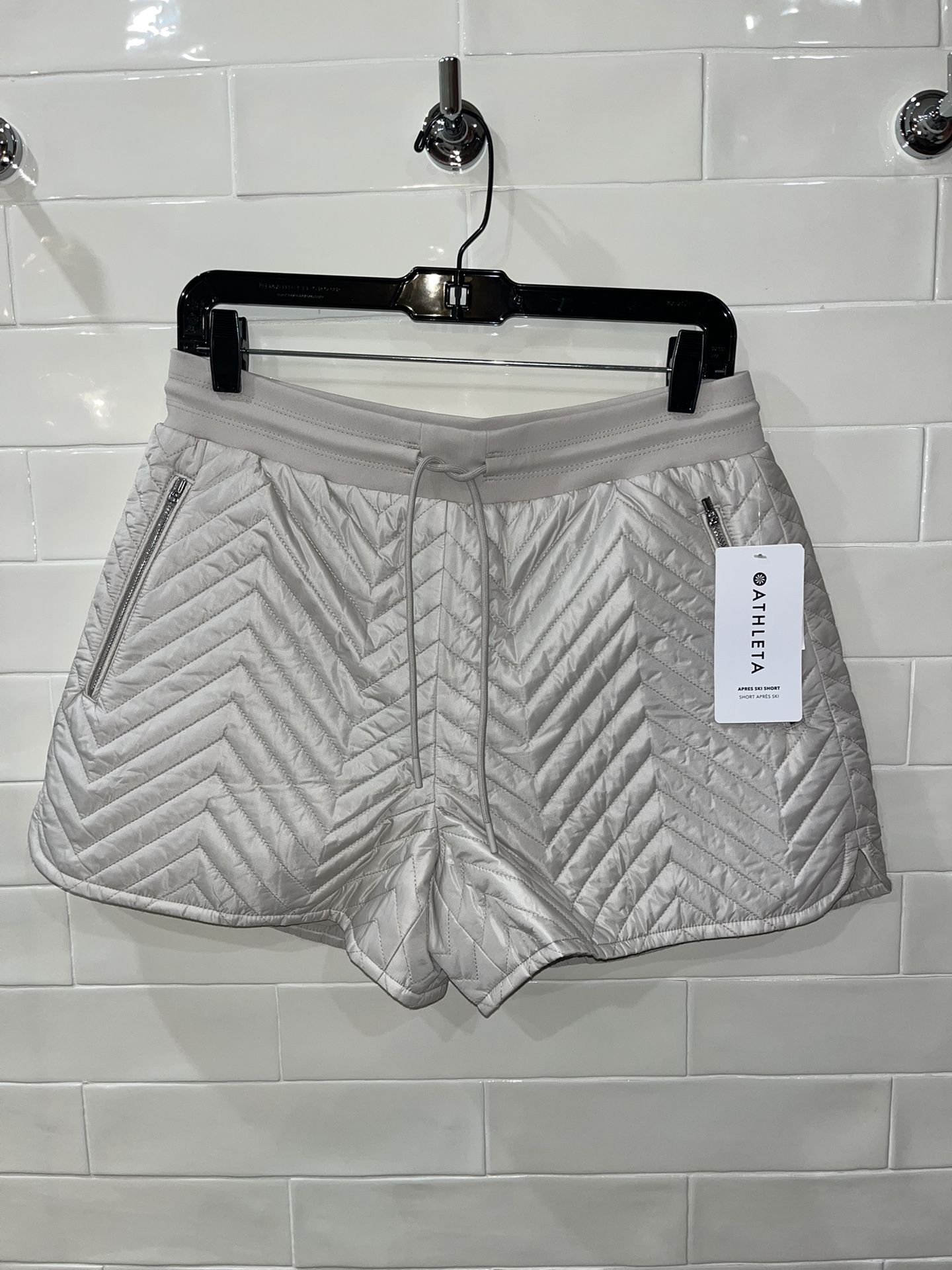 NWT Athleta Apres Ski Shorts Puffer Quilted Style Sz 6 Drawstring