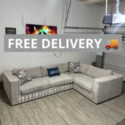 Beautiful Gray Sectional Couch 🛋️- FREE DELIVERY 🚚 