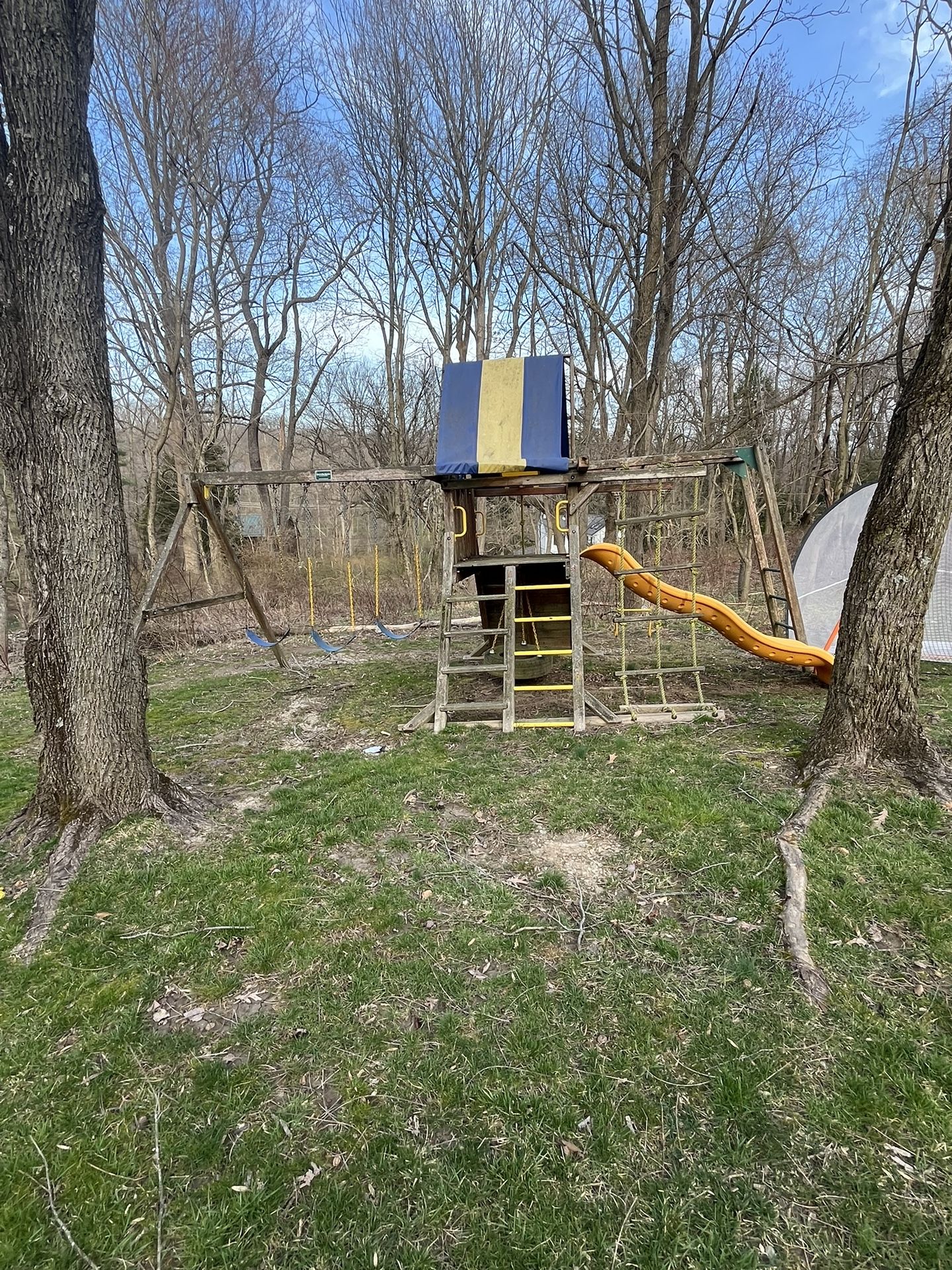 Swing Set Must Pick Up As Is And Dissemble Read Description 