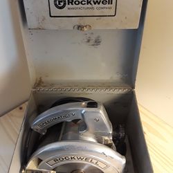 Very Nice Rockwell Speedmatic Saw With Metal Tool Box