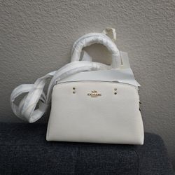 Coach Shoulder Bag – Like New, Clean Condition