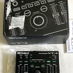 Roland VT-4 Voice Transformer & Effects Processor