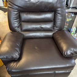 Reclining Chair With Pocket Remote And Drink Holder 