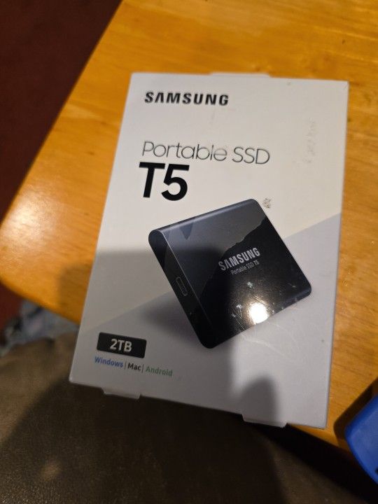 Samsung T5 Portable SSD - 2TB - USB 3.1 External SSD (MU-PA2T0B/AM) - Black